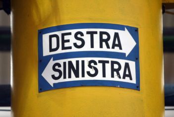 http://www.comunismoecomunita.org/wp-content/uploads/2010/07/normal_destra-sinistra1.jpg